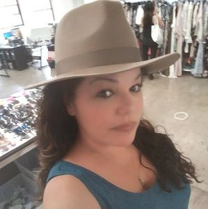 Meet your Posher, A nnette